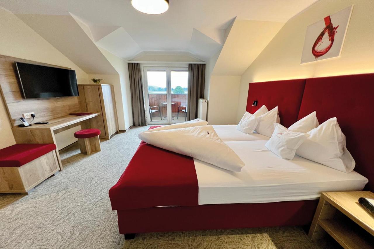 Hotel Pachernighof Velden am Woerthersee Exterior photo